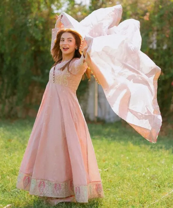 Fashion Sapphire 3 Piece - Embroidered Jacquard Suit Pink