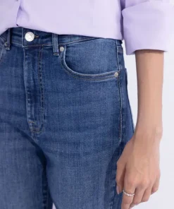 Fashion Sapphire Slim-Fit Jeans Blue Wash